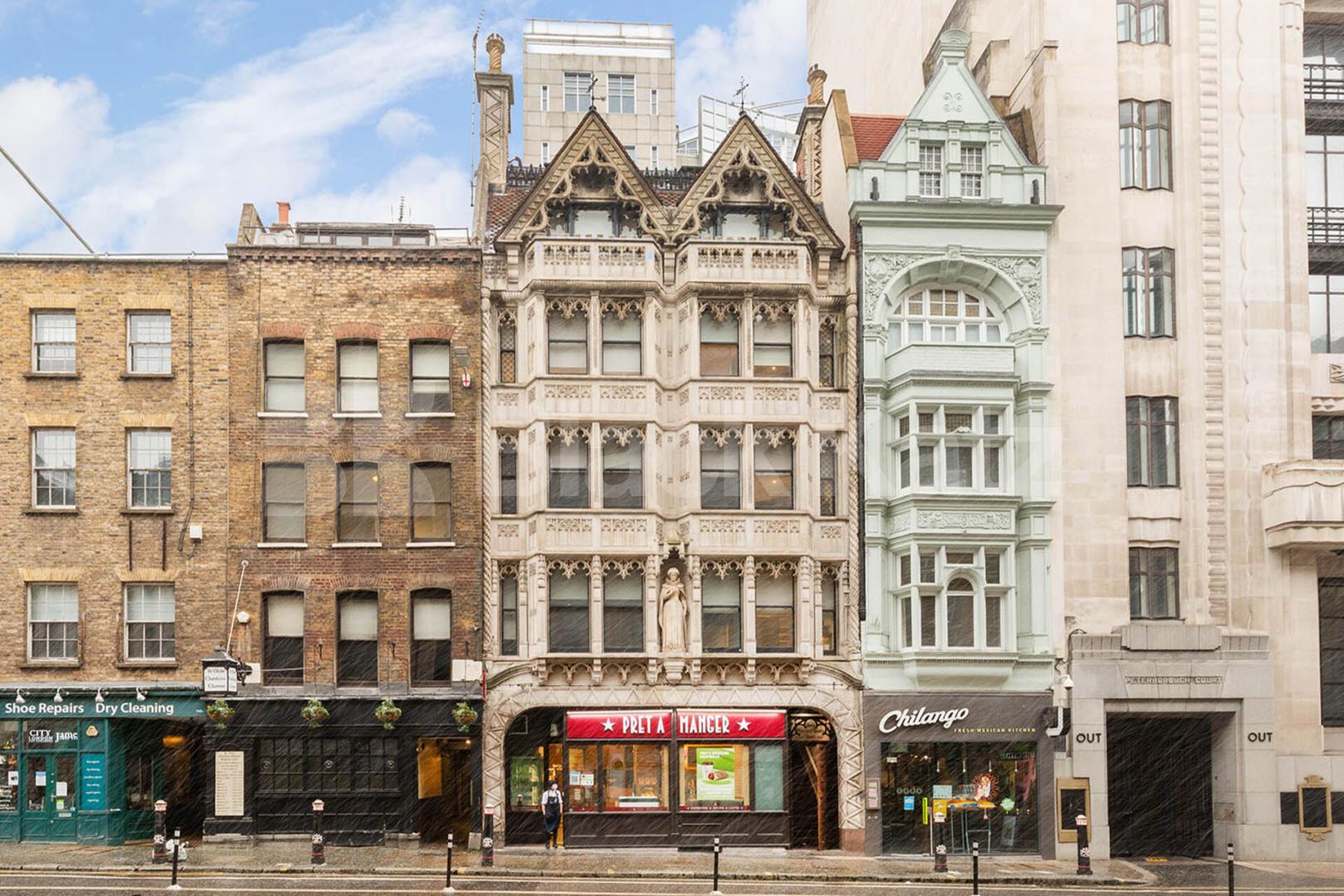 City Location 2 bedroom within an art deco building in Zone 1 Fleet Street, St Pauls / Blackfriars